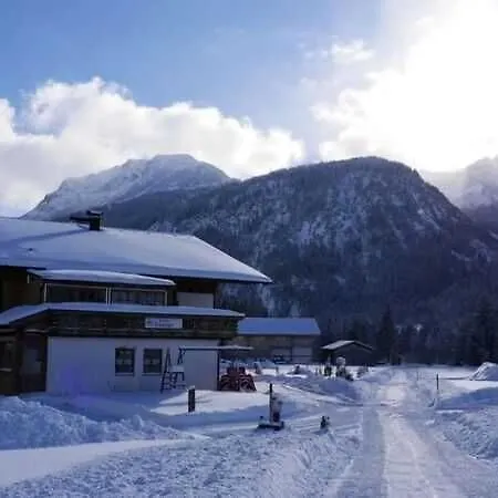 Lenzerhof Farm stay *